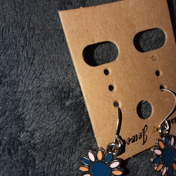 Cute Dangle Style Earrings - Picture 4 of 4
